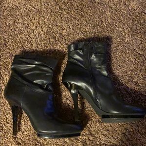 Size 10 INC of NY Black leather Zip boots